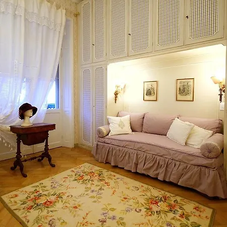 Oda ve Kahvaltı La Casa Di Anny Di Charme 4*