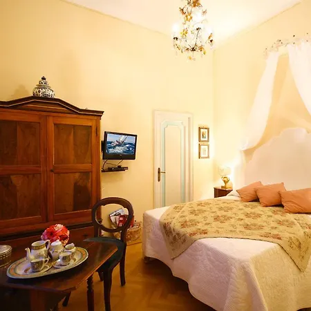 La Casa Di Anny Di Charme Bed and Breakfast 4*